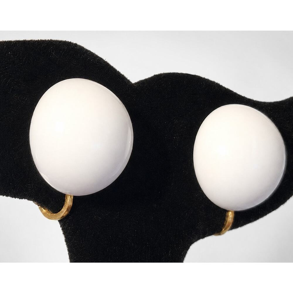Vintage Marvella White Lucite Clip On Earrings Gold Tone Domed 5/8" wc-10